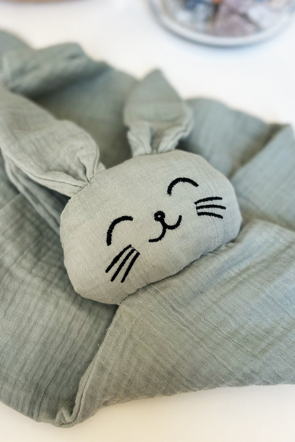 SALBEIGRÜNES HÄSCHEN-SCHÖNHEITS-HASE