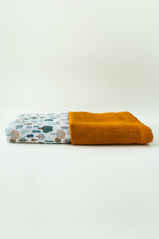 Babydecke aus Crinkle-Musselin mit Kiefernbaummotiv