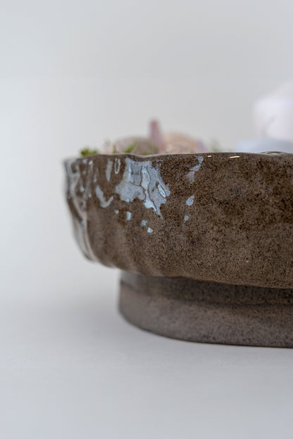 BRAUNE KERAMIKSCHALE MIT SOCKEL