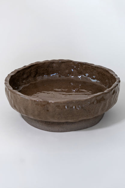 BRAUNE KERAMIKSCHALE MIT SOCKEL